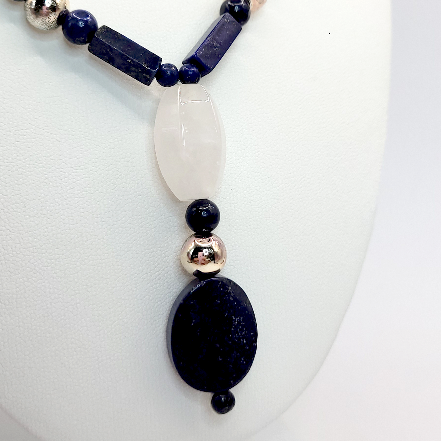 Collar Piedras Naturales Lapizlazuli y Cuarzo Blanco